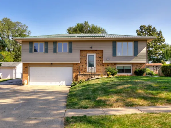 153 S Hickory Blvd, Pleasant Hill, IA 50327