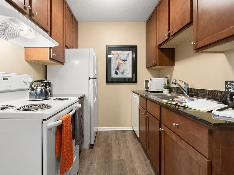 Imperial Gates Apartments — Photo 9