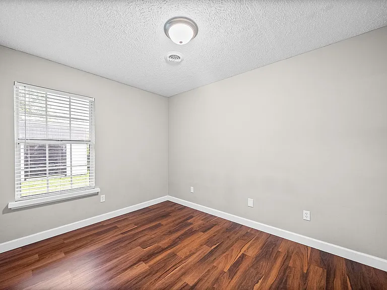 987 Stateline Rd — Photo 5