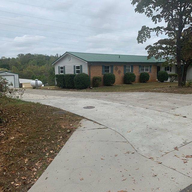 2nd image of 2946 Glenn Rd