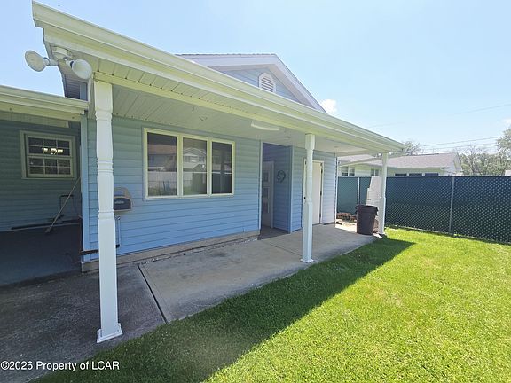 5th image of 42 Maple Dr