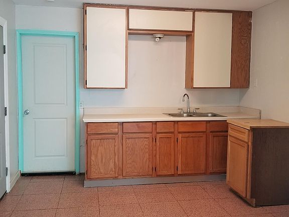 4th image of 3810 Niagara St