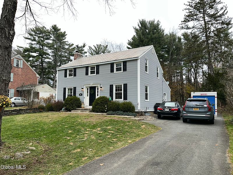 3rd image of 91 Fernbank Avenue