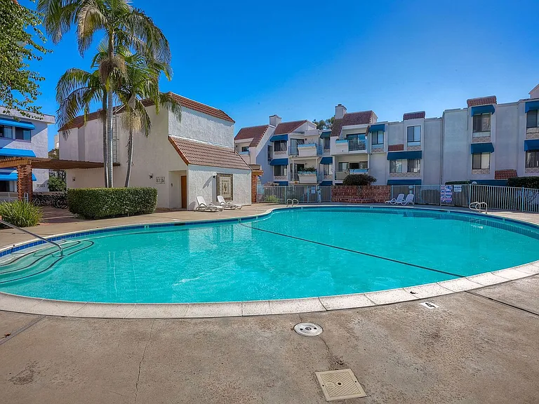 8328 Regents Rd #3E — Photo 46
