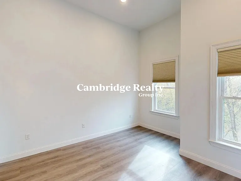 320 Middlesex Ave #T404 — Photo 11