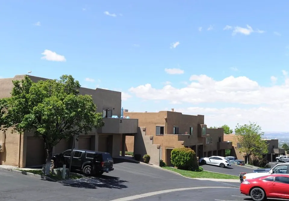 2900 Vista Del Rey NE #31B