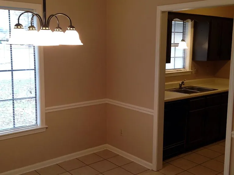 720 Clarington Dr — Photo 8
