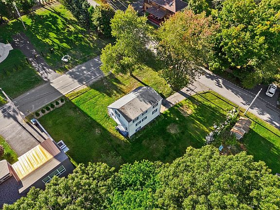 3rd image of 35 Cedar Rd