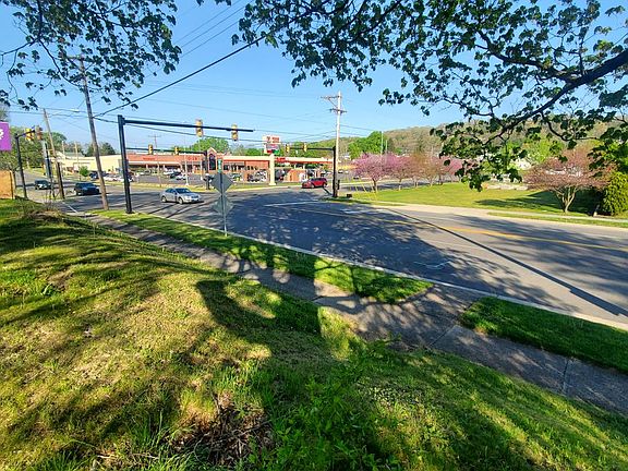 5th image of 675 W Main St