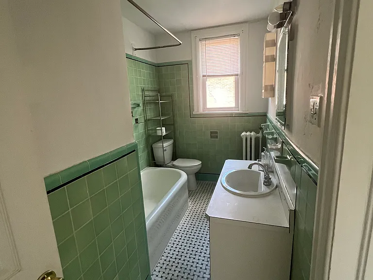504 W Diamond Ave #2 — Photo 8