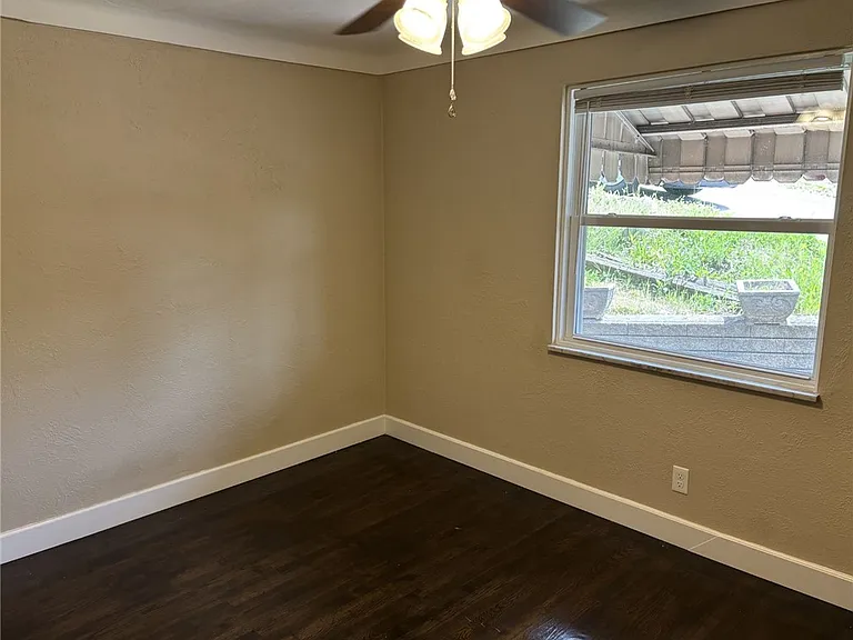 931 Hilltop St — Photo 12