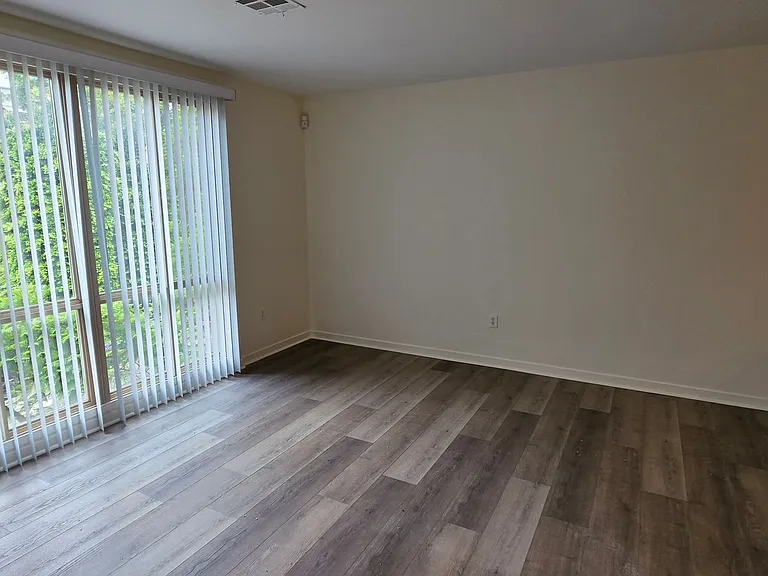 1501 Front St #202 — Photo 4