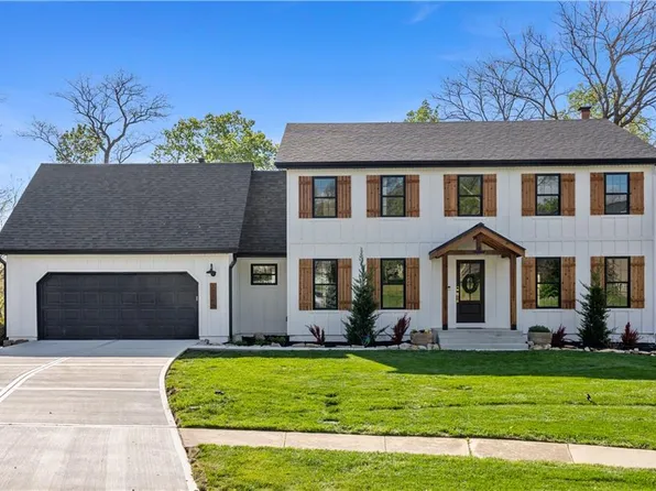 12752 Granada Ln, Leawood, KS 66209