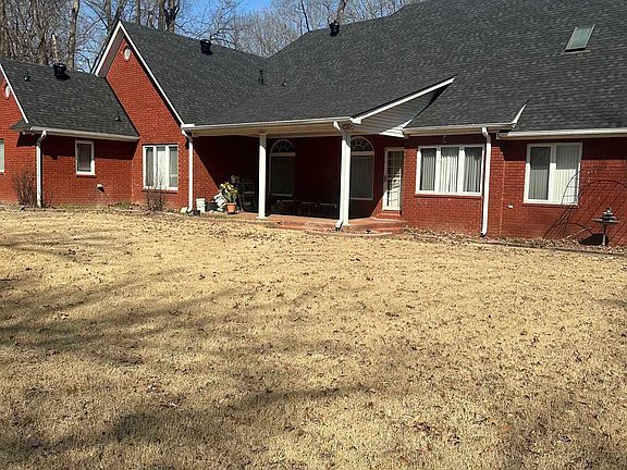 4th image of 1840 Montrose Dr
