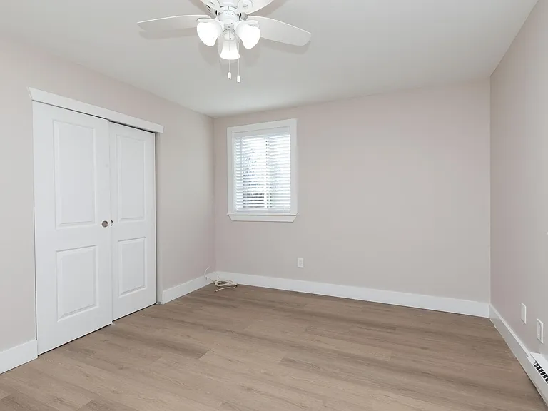 Laura Lane Apartments — Photo 37