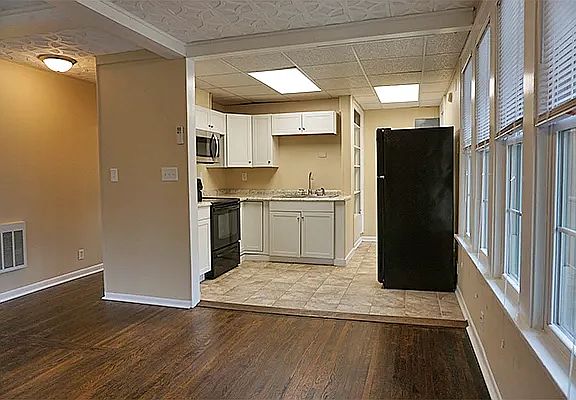 4th image of 40 Gertrude Pl #13