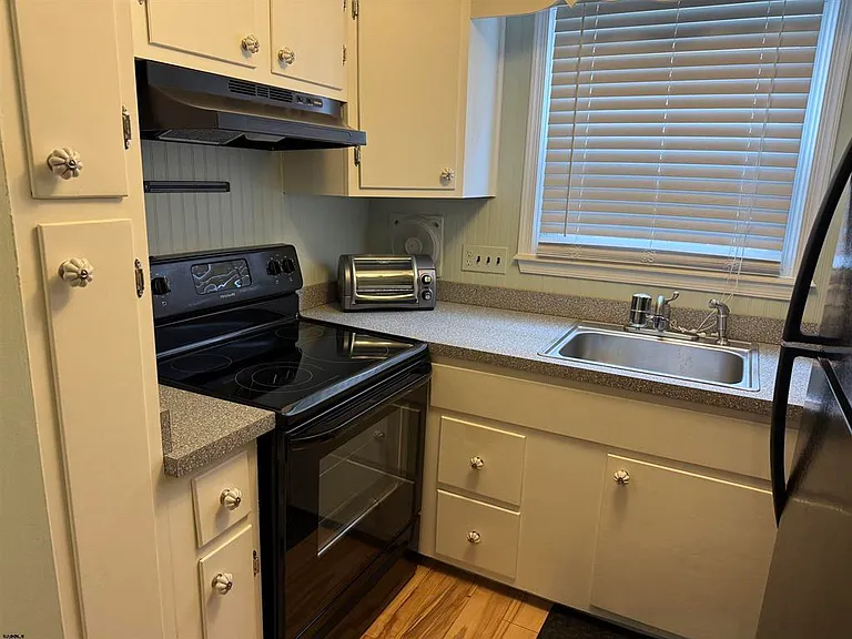 14 N Sacramento Ave #B1 — Photo 7
