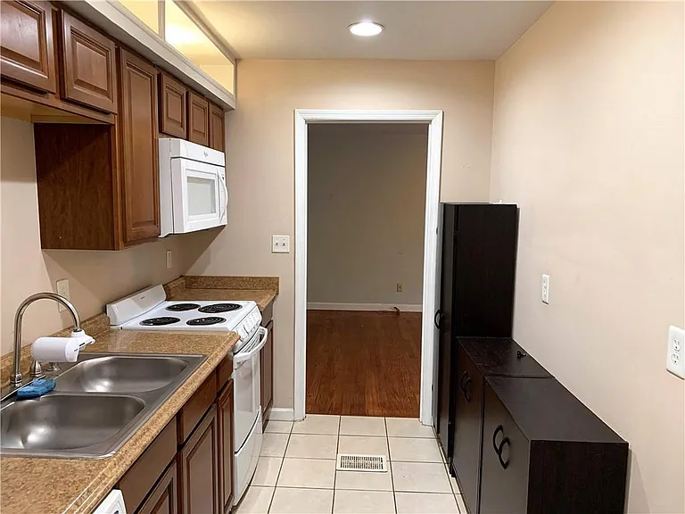 317 W Wieuca Rd NE — Photo 9