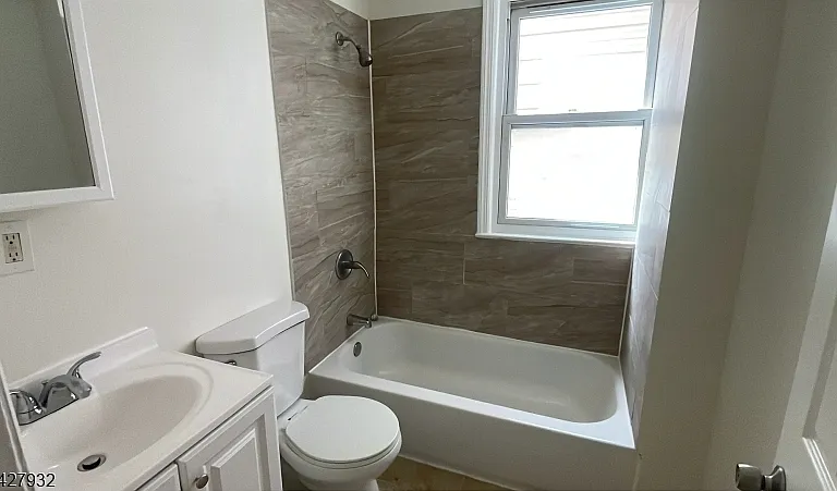 120 S 7th St #2 — Photo 6