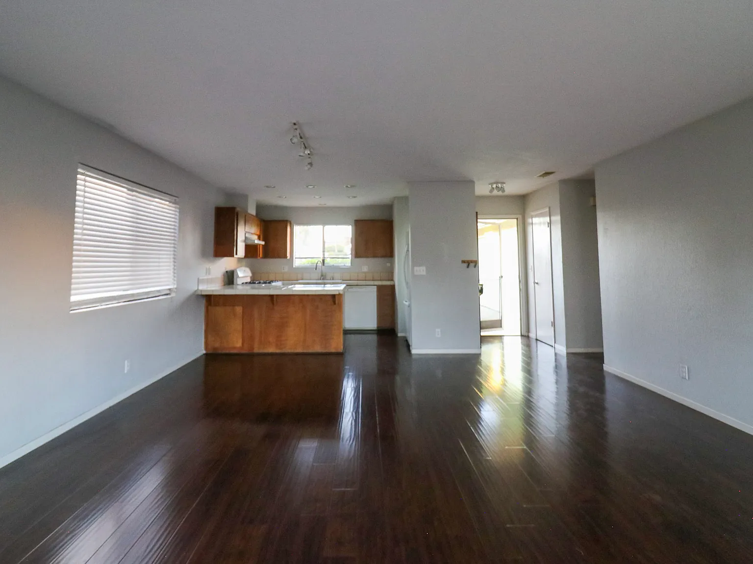 3 bed, 1277 sqft, $2,950 — Photo 3