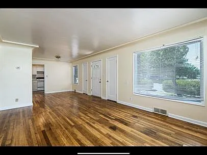 2557 Hilyard Street — Photo 3