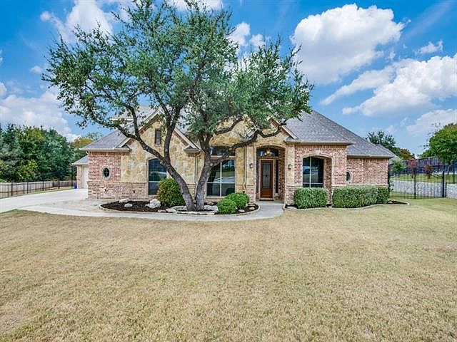 1st image of 3932 Lakewood Heights Ct