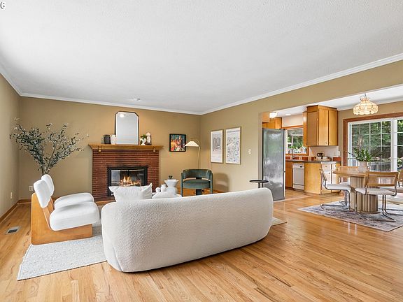 3rd image of 4511 SE Howe St