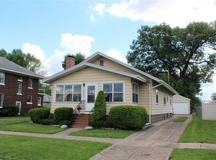 355 19th Pl, Clinton, IA 52732