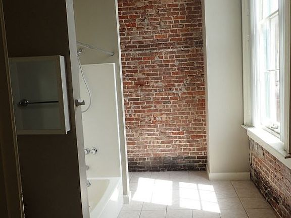 2nd image of 422 22nd St APT 4