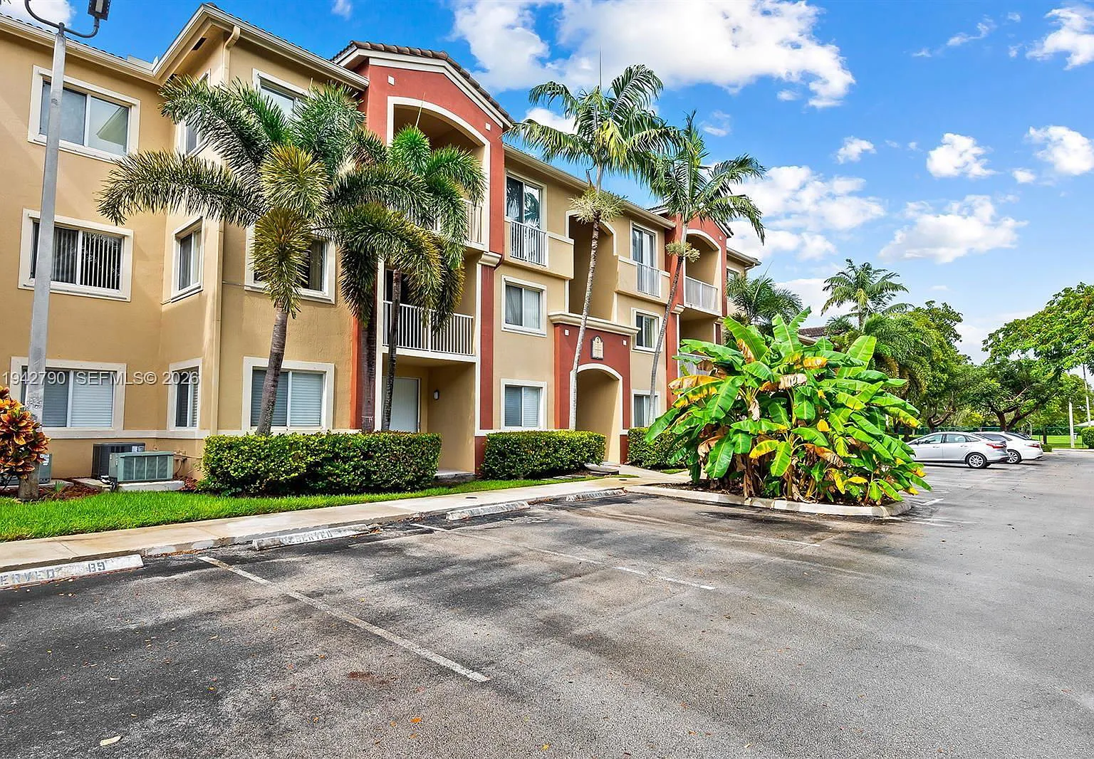 3 bed, 2.0 bath, 1247 sqft, $2,395 — Photo 1