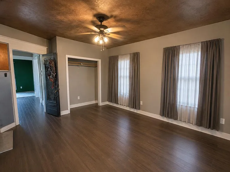 310 E Thayer Ave — Photo 7