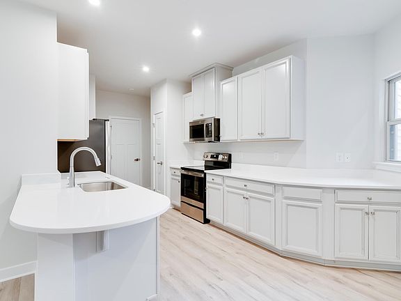 3rd image of 8064 Wistar Glen Dr