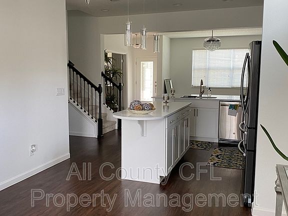 2nd image of 2408 Vanda Aly
