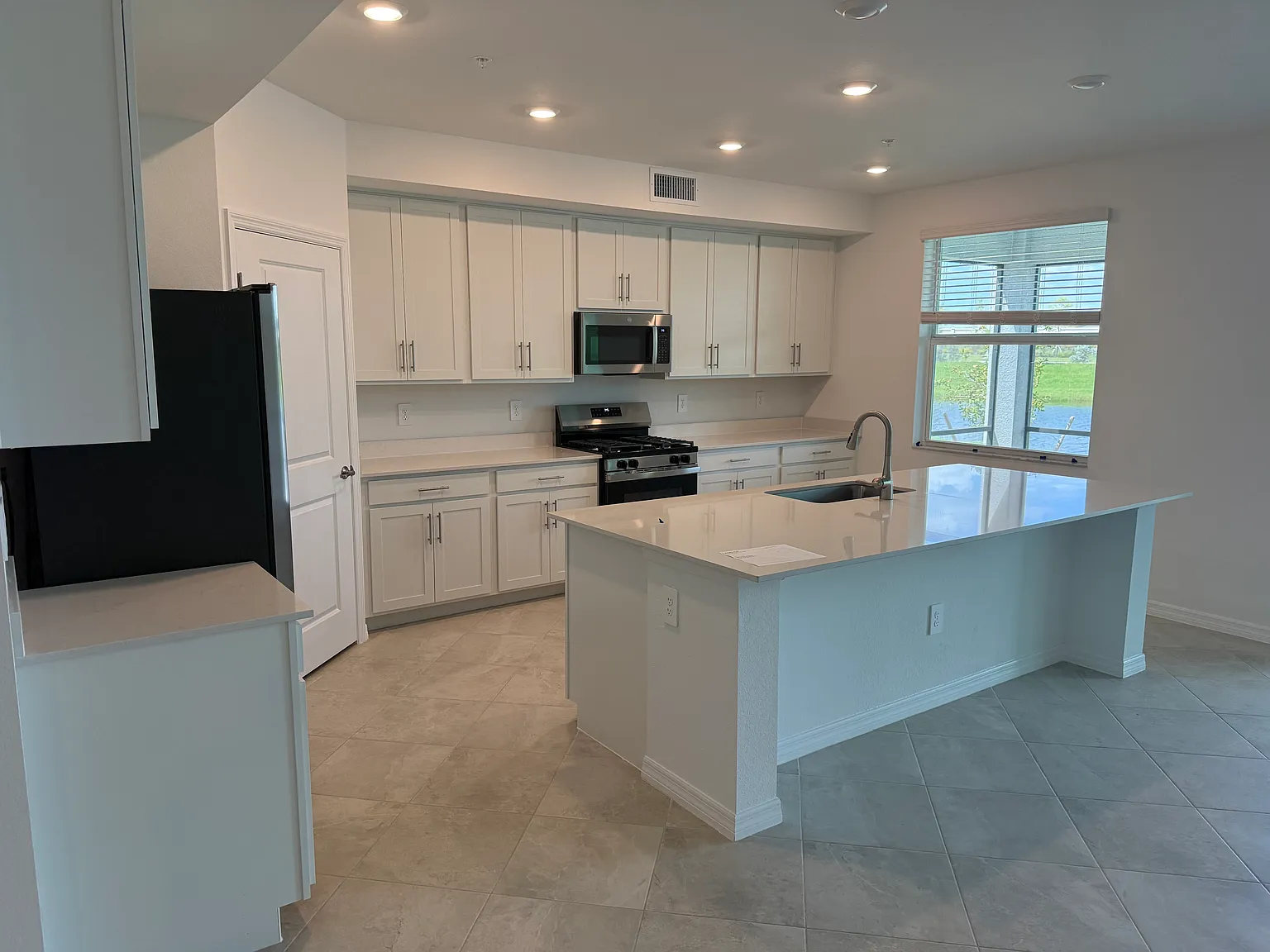3 bed, 1741 sqft, $5,000 — Photo 4