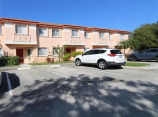 812 NW 208th Cir, Pembroke Pines, FL 33029