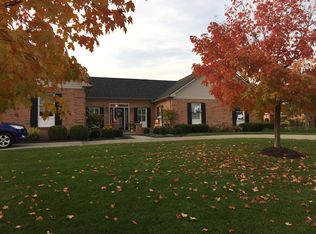 605 Greenleaf Village Dr, Springboro, OH 45066