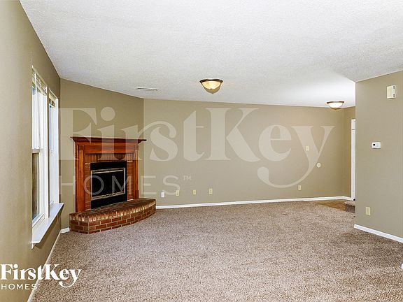 4th image of 2122 Southernwood Ln