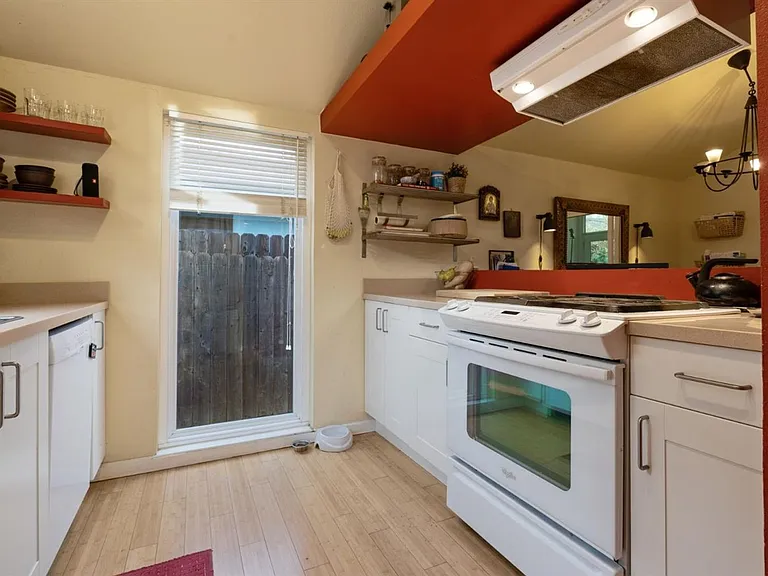 2110-2112 Camino Ct — Photo 2