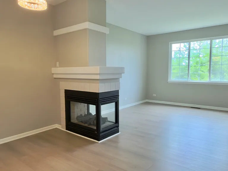 2204 W Concord Ln — Photo 8