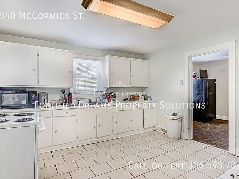 1540 McCormick St — Photo 8