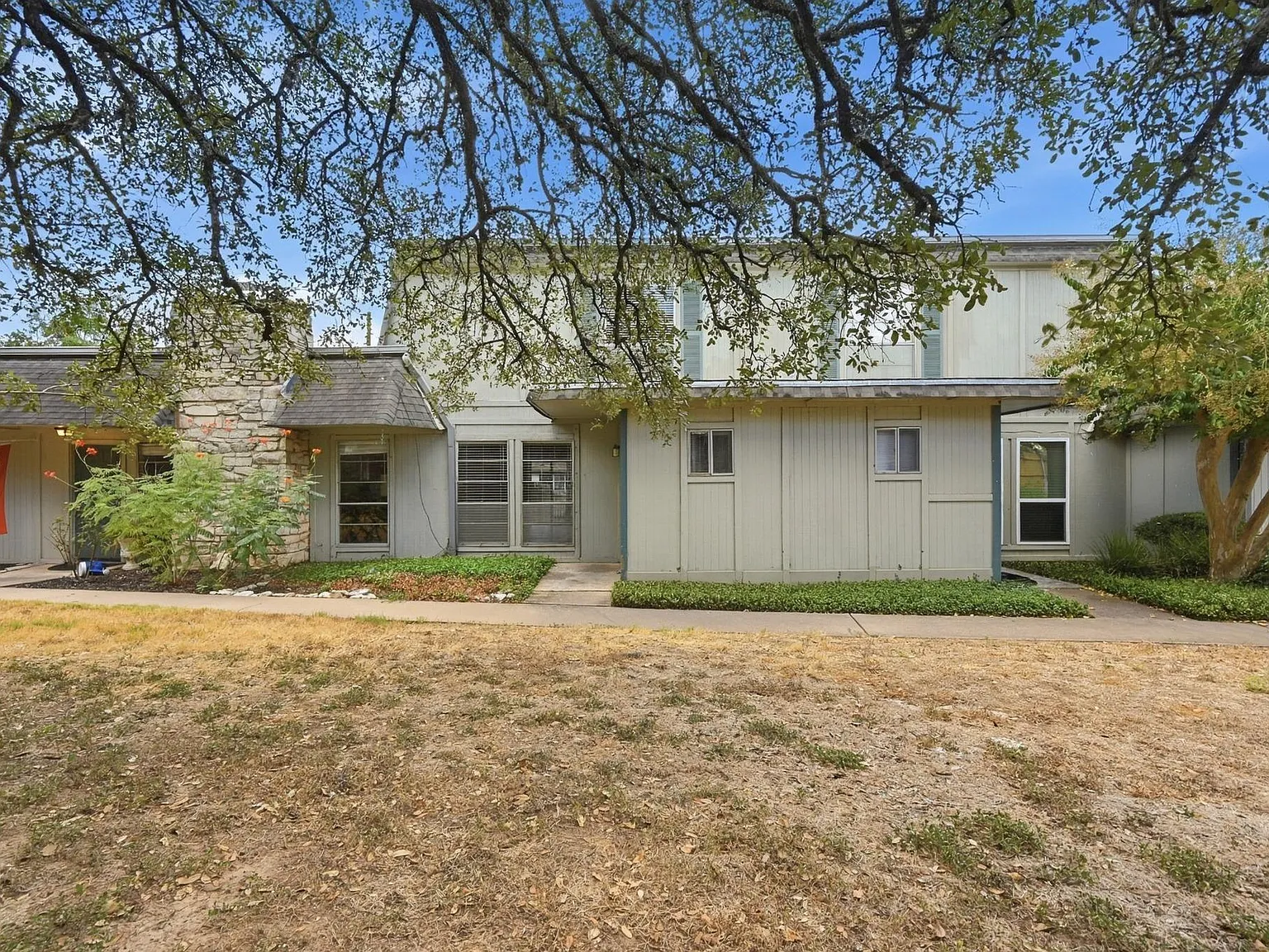 2 bed, 1.5 bath, 1198 sqft, $1,850 — Photo 3