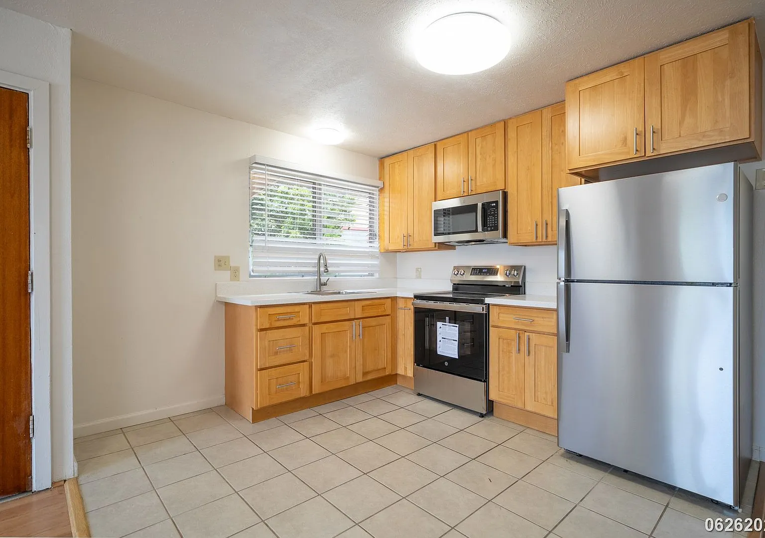 $3,500 / 3br 2ba 991 Sf Home In Liliha | Available Now! (Honolulu) — Photo 4