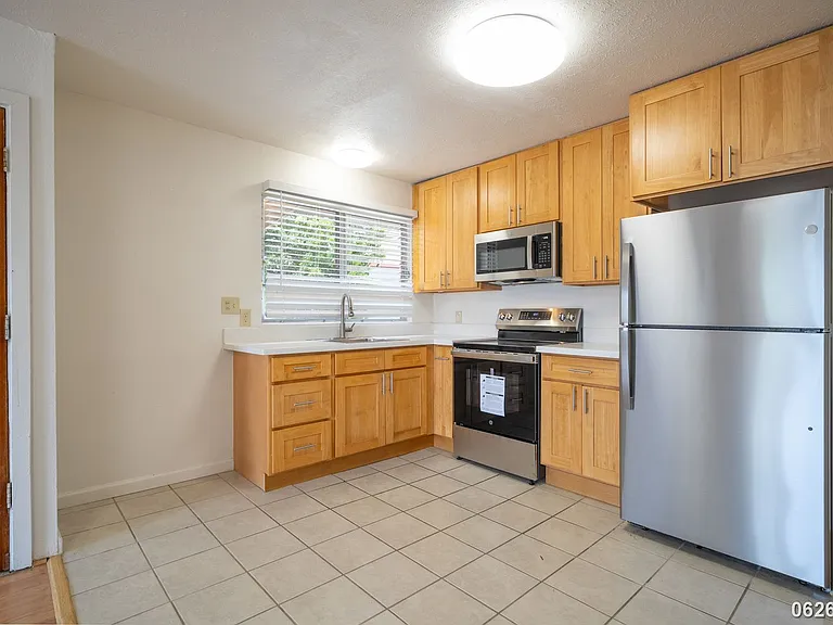 1725 Olona Ln — Photo 4