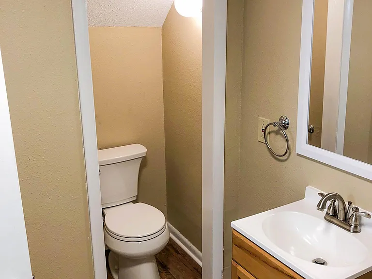 9405 Lew Cir #B — Photo 8