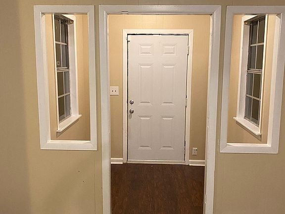 Large entry at front door. :)))
1550 sq ft. Yeah! Entire home is Wood Floors.