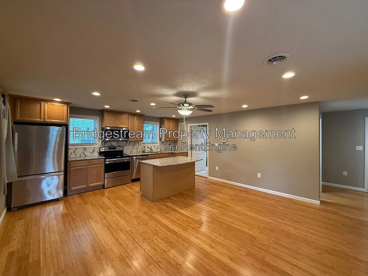 3 bed, 2.0 bath, 1152 sqft, $1,795 — Photo 2