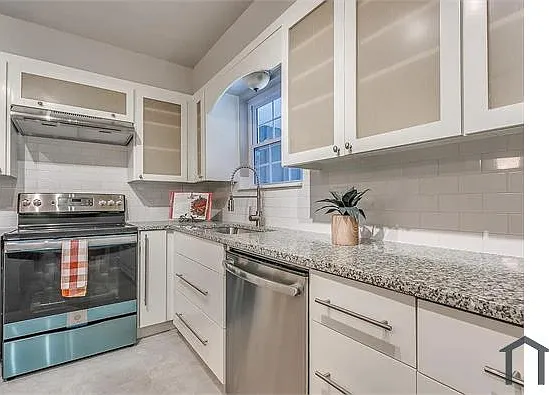11001 N Blackwelder Ave — Photo 6