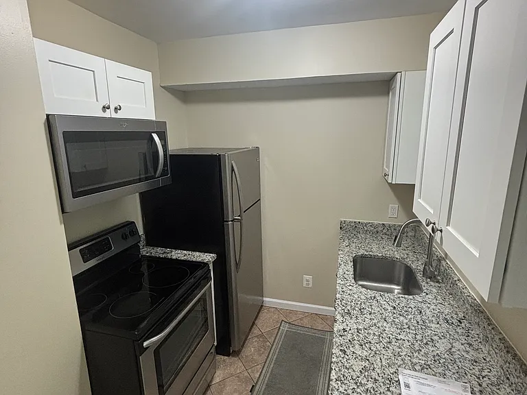 611 W Lafayette Ave — Photo 4
