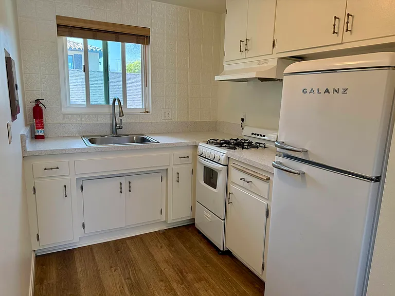 1808 Castillo St #D — Photo 4
