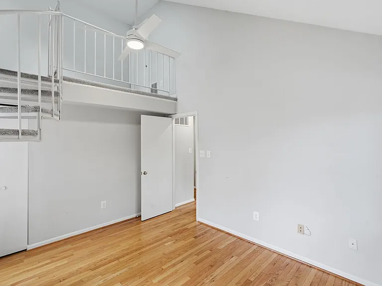 1113 N Vernon St — Photo 18